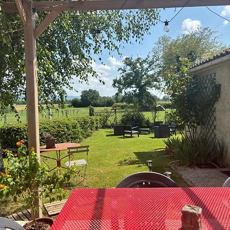 شقة Studio En Auvergne Le Ruisseau Saint-Priest-Bramefant المظهر الخارجي الصورة