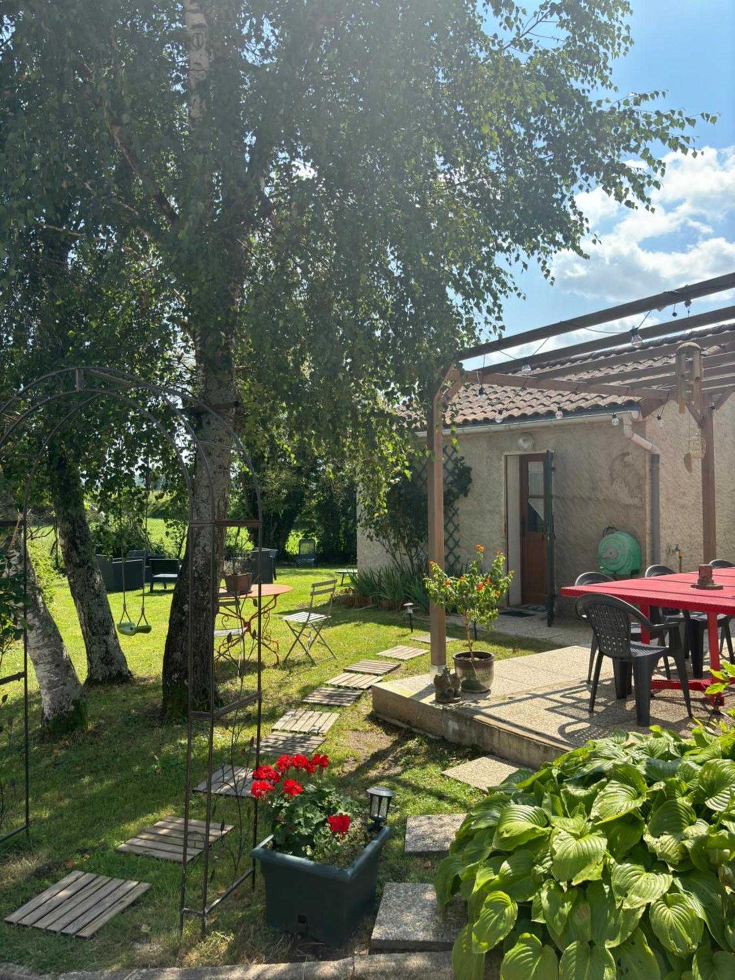 شقة Studio En Auvergne Le Ruisseau Saint-Priest-Bramefant المظهر الخارجي الصورة