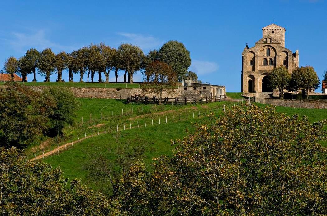 شقة Studio En Auvergne Le Ruisseau Saint-Priest-Bramefant المظهر الخارجي الصورة