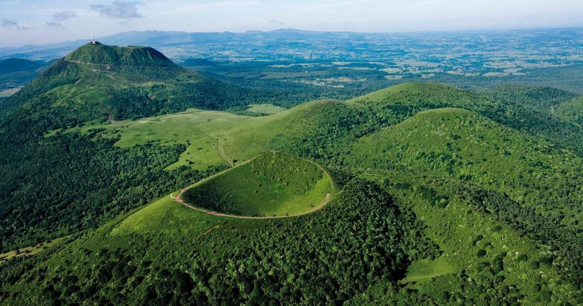 شقة Studio En Auvergne Le Ruisseau Saint-Priest-Bramefant المظهر الخارجي الصورة