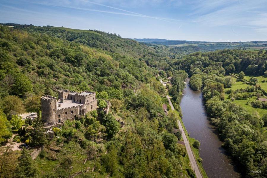 شقة Studio En Auvergne Le Ruisseau Saint-Priest-Bramefant المظهر الخارجي الصورة